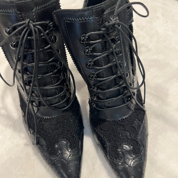 Givenchy Paris Elegant Black Lace-Up Boots - Picture 1 of 14